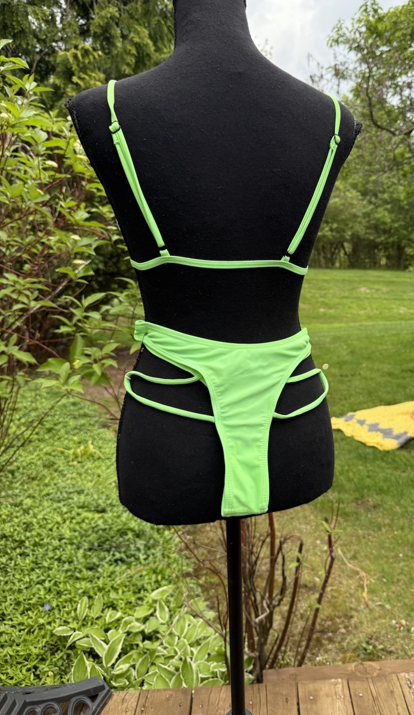 Neon Green Strappy Bikini Set size M 80% nylon 20% spandex pre-owned + Gift