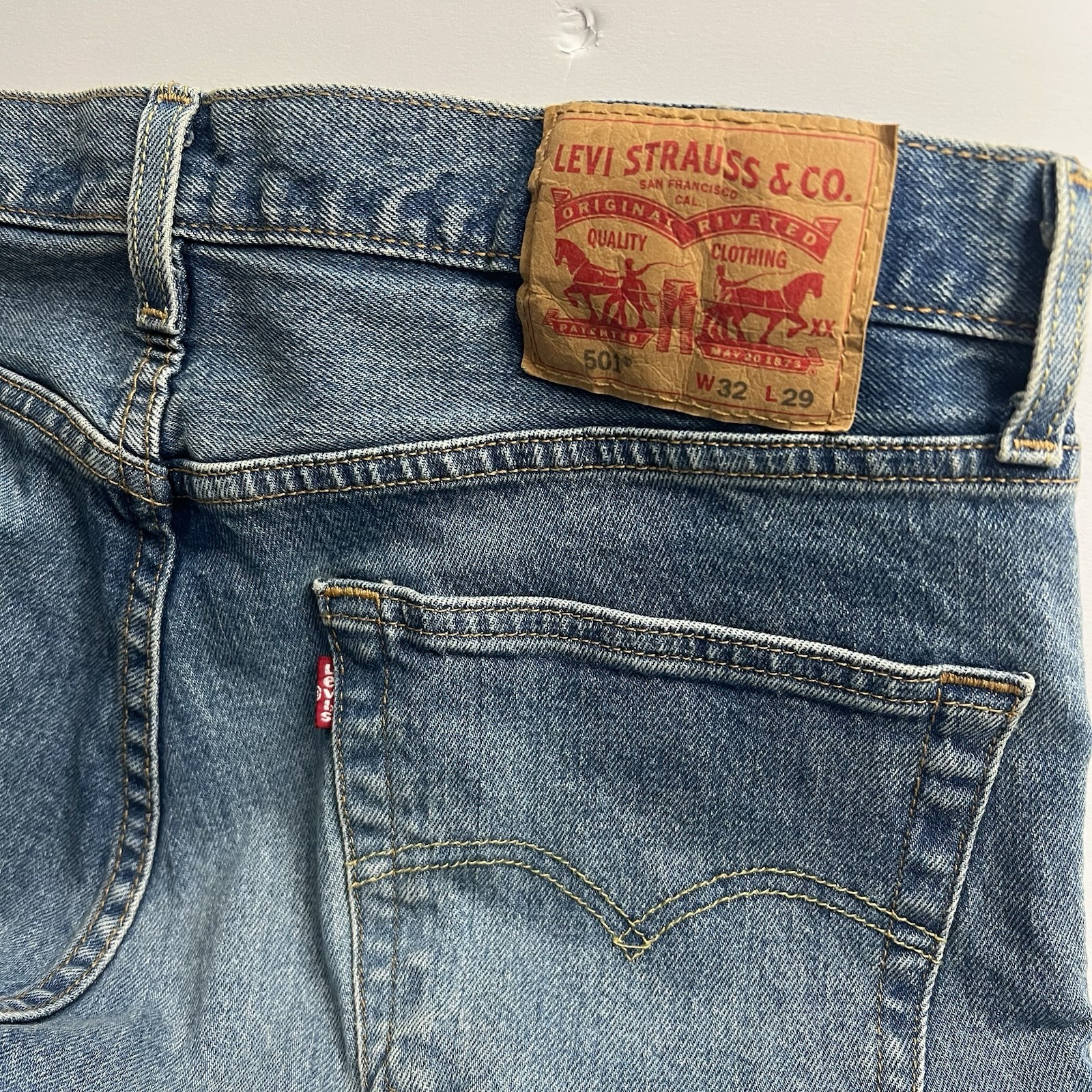 Levis 501 32×29 Mens Straight Jeans Regular Fit Light Wash Blue Denim Button Fly