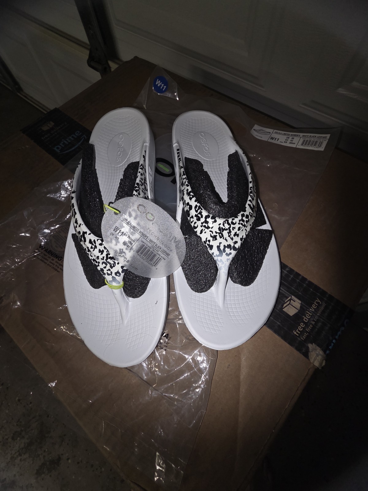New Oofos OOlala Sandals Womens 11 White Leopard Recovery Flip Flop Comfort