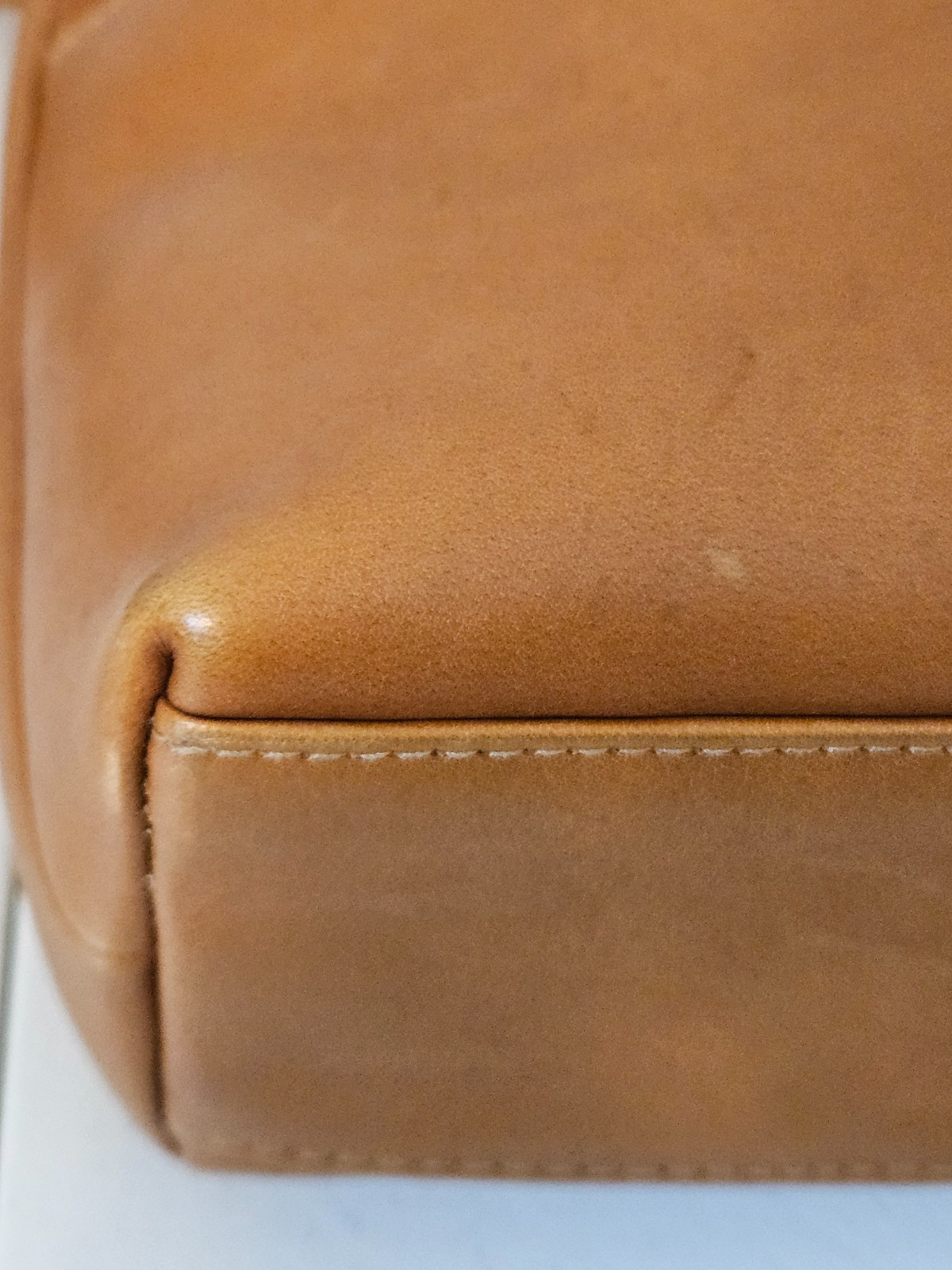 Le Donne Birch Bay Crossbody Bag Color Tan TR-808-TAN Colombian Vaquetta Leather