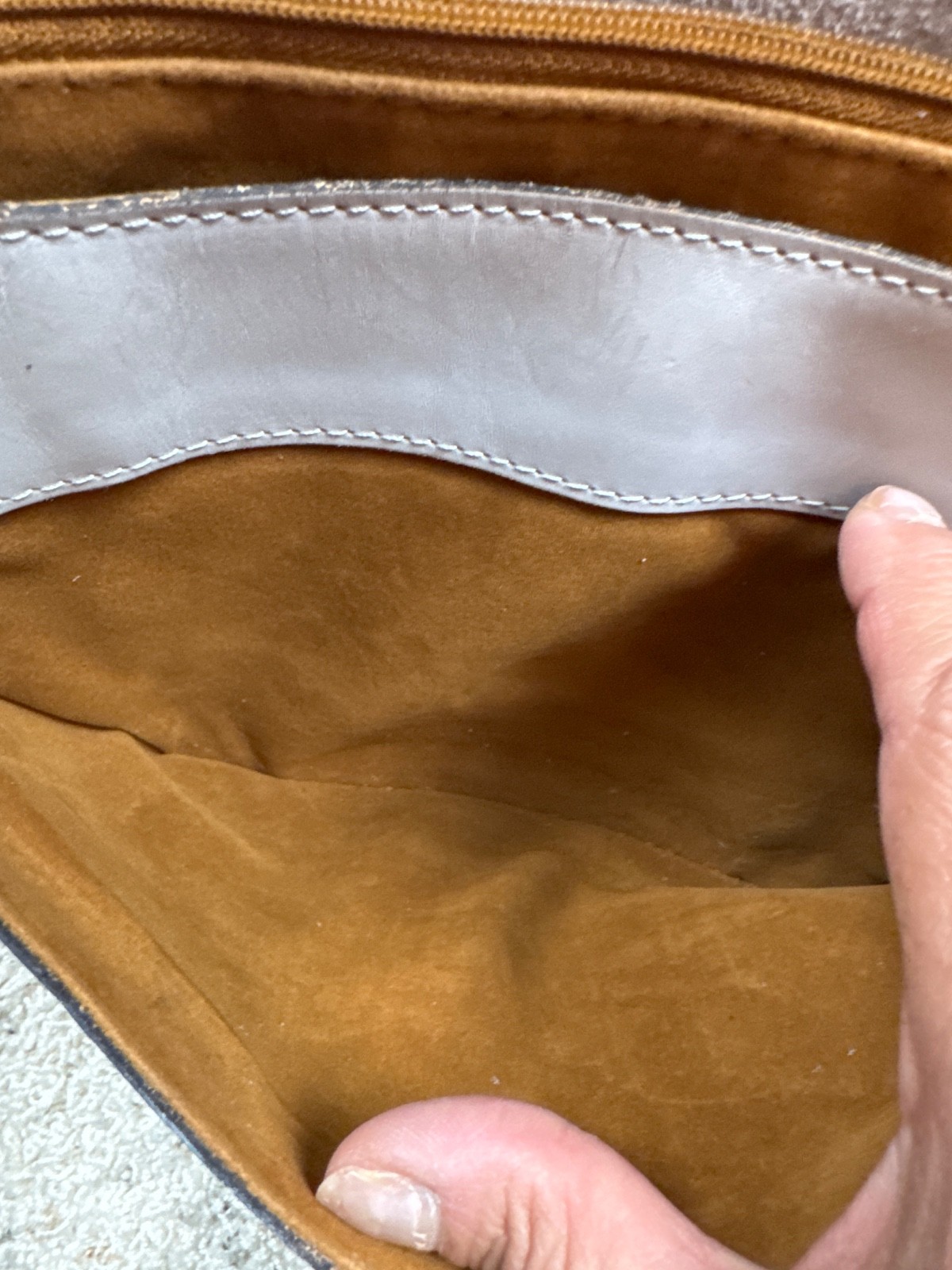 VTG Patricia Nash Ivory Gray Tooled Genuine Leathe Crossbody Purse 1008