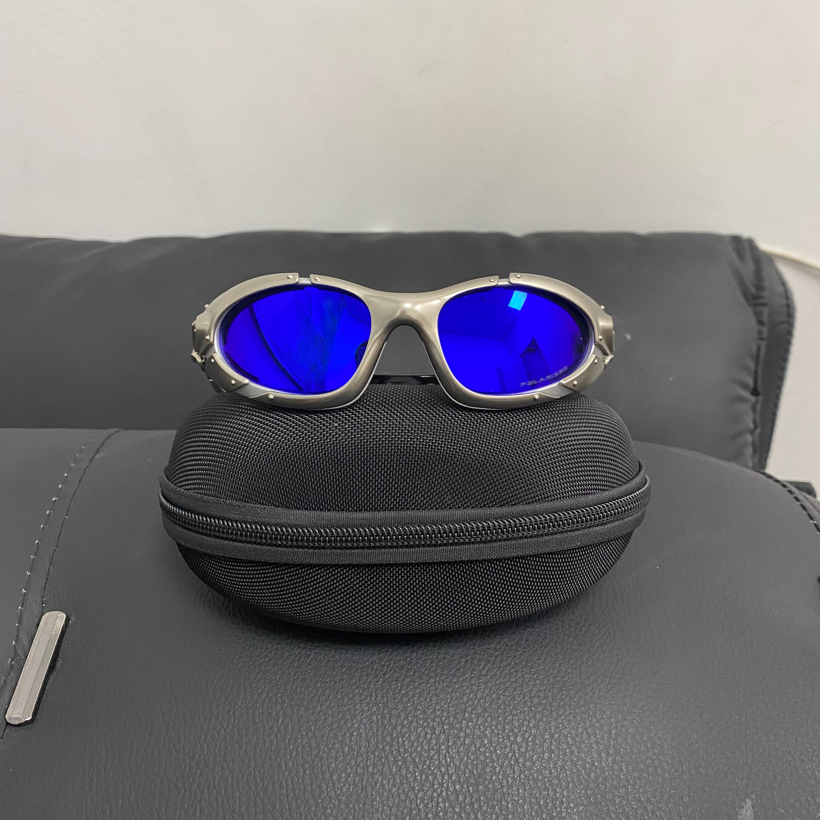 Vintage 90s Oakley Plate sunglasses Polarized Blue Lens Y2K GorpCore Hype Sports