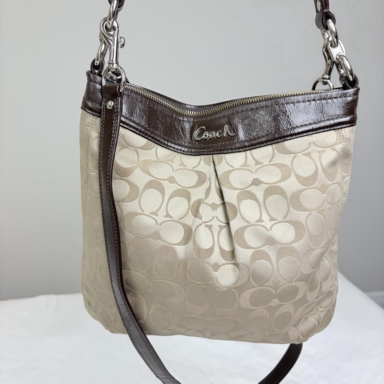 Coach Signature Monogram Beige/Brown Shoulder Bag Zip Detachable Strap Pockets