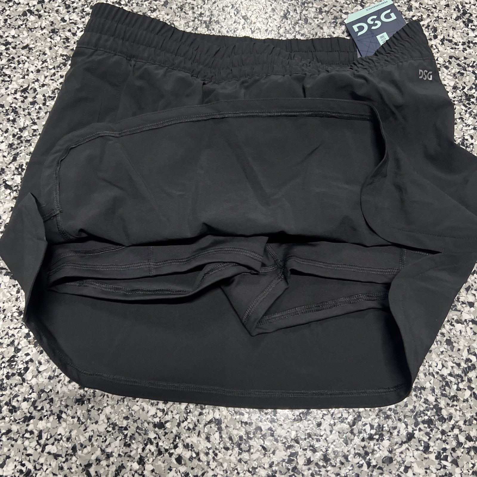 NWT DSG Mid Rise Stride Skort Womens Size Small Pure Black DAW13123