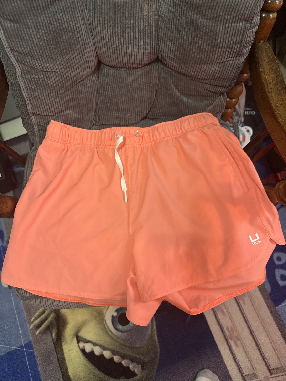 Women’s Huk Coral Shorts Size Medium with Pockets. Athletic Gym Shorts