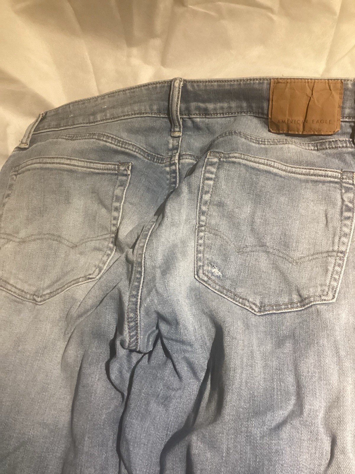 American Eagle Men’s Next Level Air Flex Slim US 33×32–Light Blue -Distressed