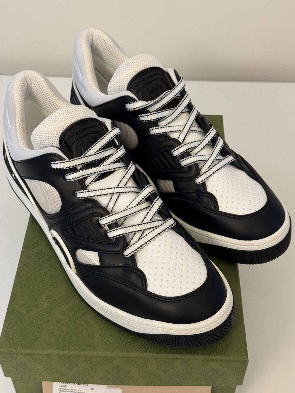 Gucci Basket Demetra Black White Leather Sneakers Womens size 41eu 11 US