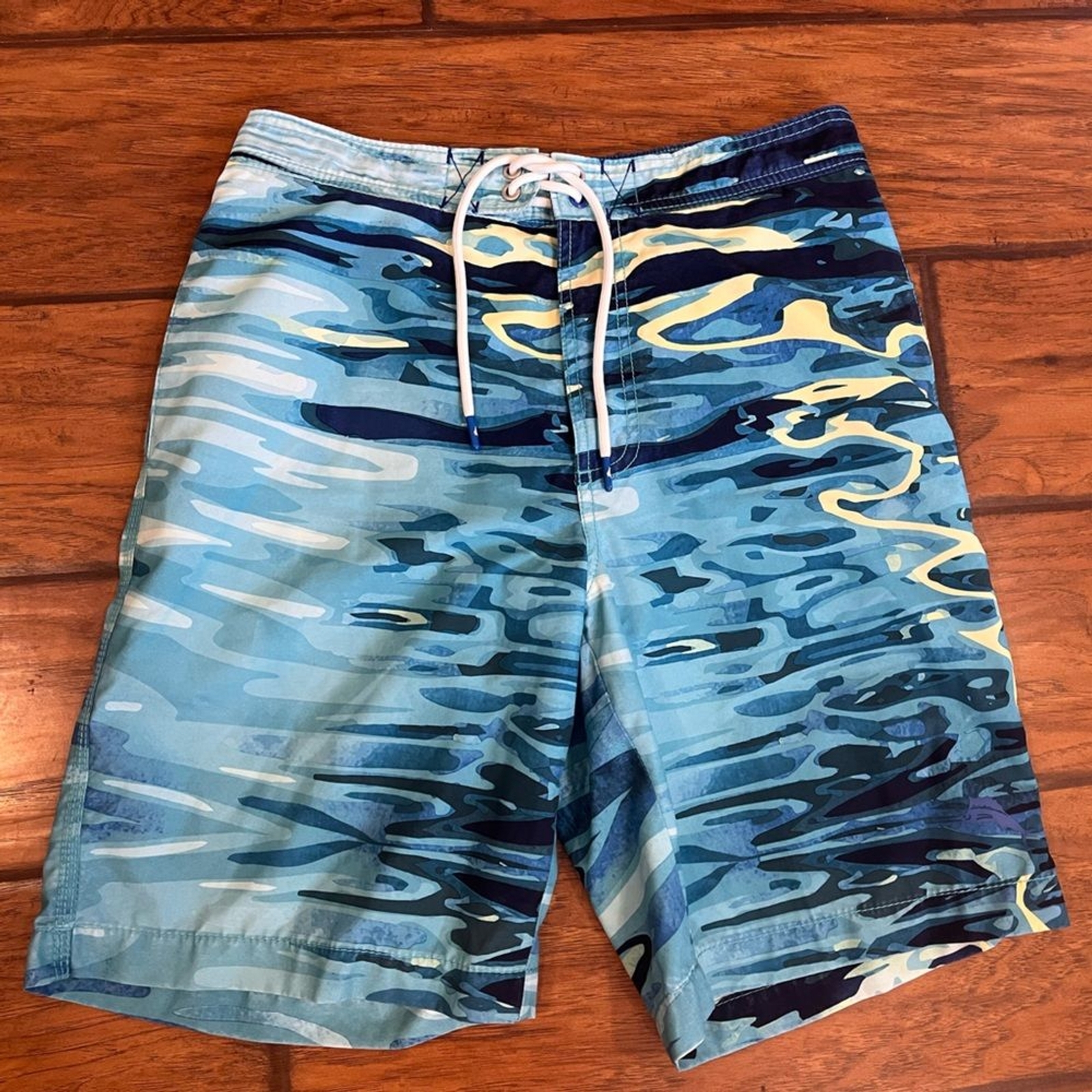Tommy Bahama swim trunks men’s Small waist 29 blue waves ocean pocket zippered