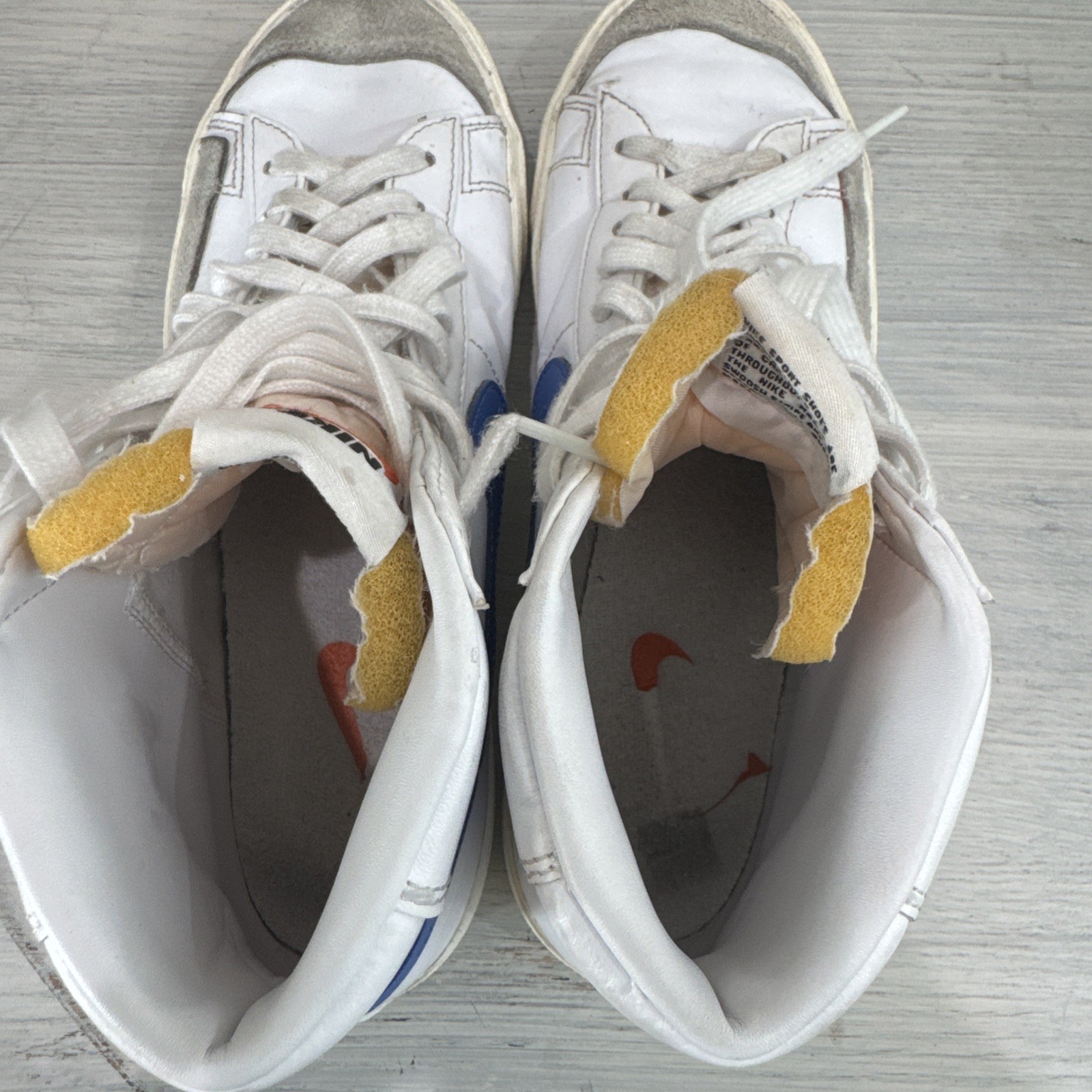 Nike Blazer Mid ’77 Vintage High Top Sneakers White Red Blue Mens Size 8 Shoes