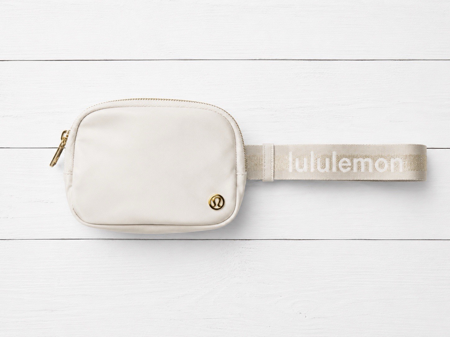 Lululemon Everywhere Wordmark Crossbody Belt Bag 1L – Gray/Gold Waist Pack