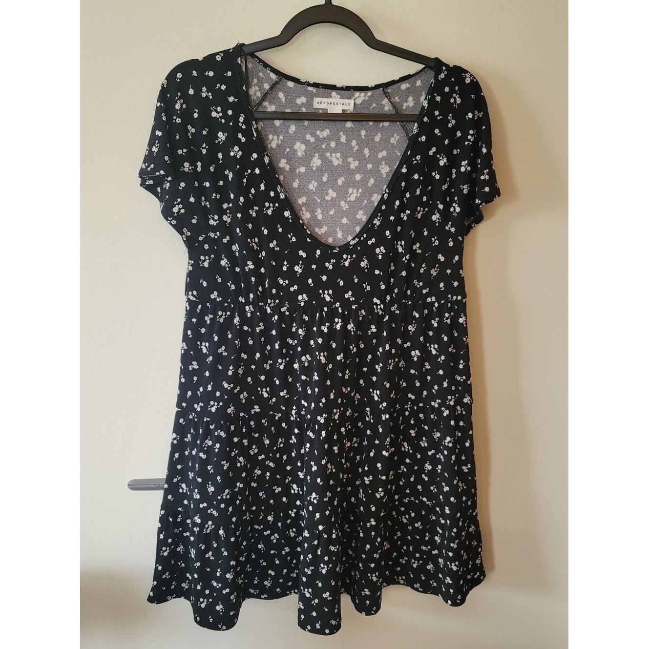 Aeropostale Black and White Floral Scoop Neck Tunic / soft drapy fabric