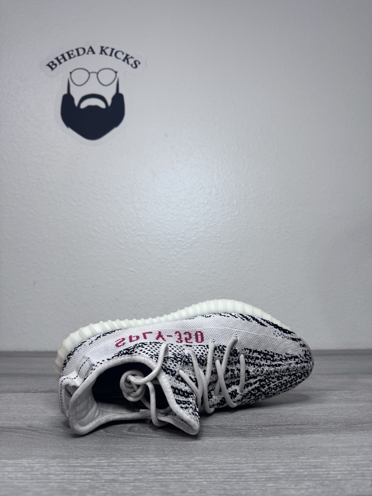 Size 8 – Adidas Yeezy Boost 350 V2 “Zebra” Men’s CP9654 Preowned Sneaker