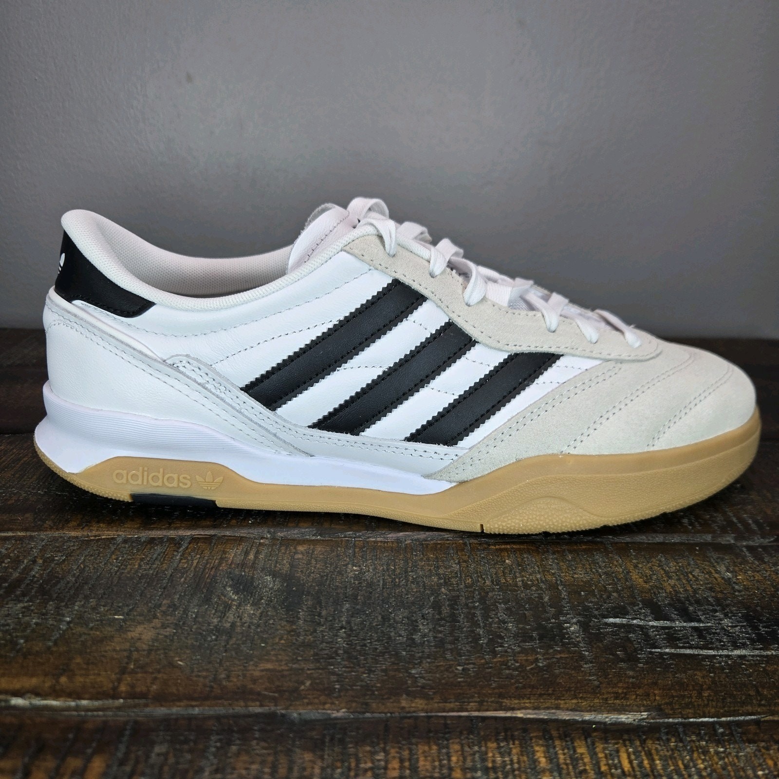 Adidas Predator Mundial Mens Size 10 Sneakers Shoes White Black Gum JH9493