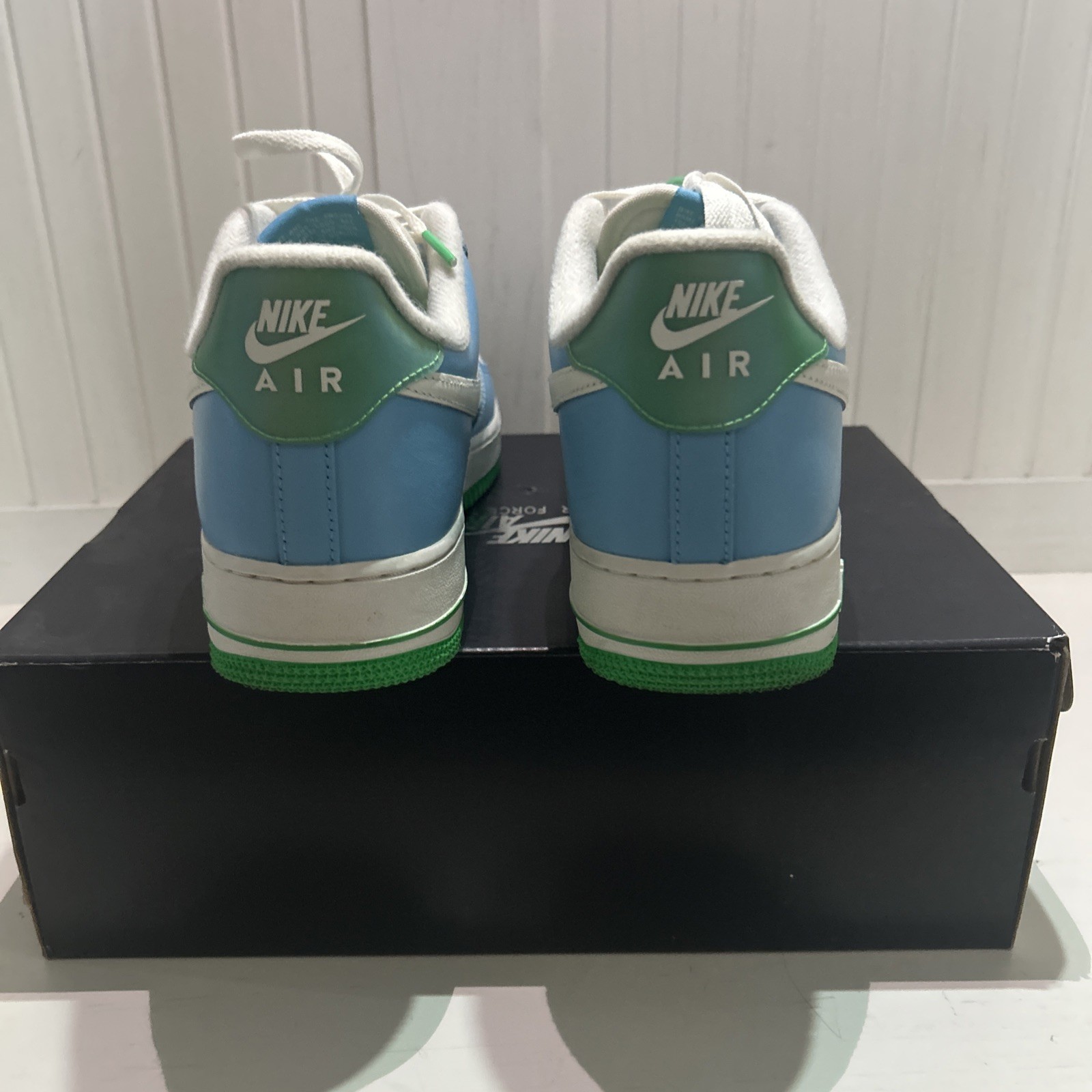 “NEW” Nike Men’s Air Force 1 ’07 Sneakers Size 11 US