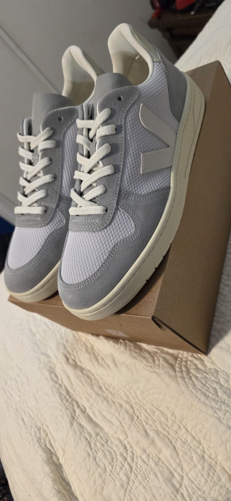 NEW Veja V-10 B-MESH LIGHT GREY PIERRE Men’s size 44/11 IN BOX