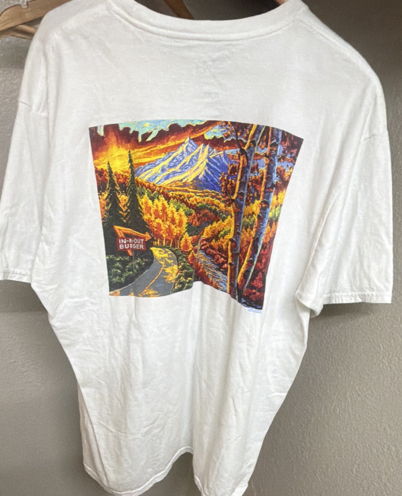 In-N-Out Burger Men’s White Graphic Logo Crew Neck Short Sleeve T-Shirt XXL