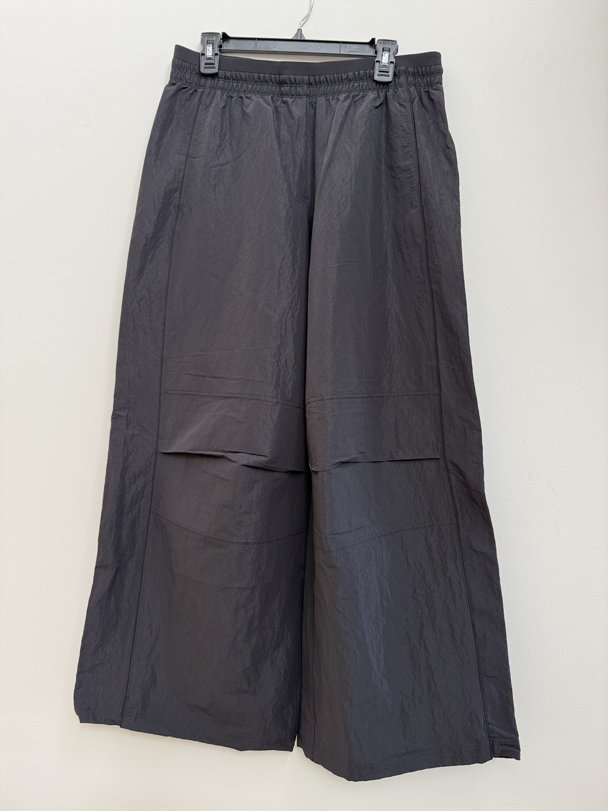 NWOT LULULEMON Crinkled Nylon Relaxed Parachute Pant Pants, Size Large, Black