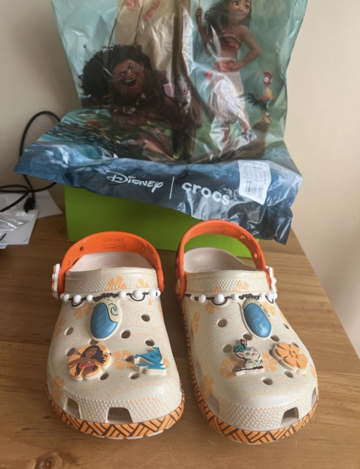 Crocs Disney Moana Kids Classic Clog Sandals Slip On Multi J4 EU 36-37