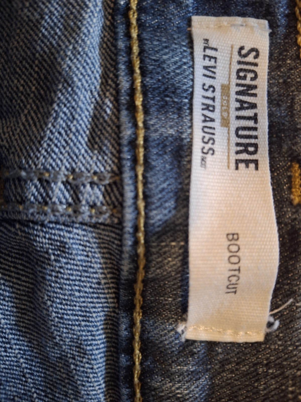 Signature by Levi Strauss Women’s Bootcut Blue Jeans Medium Wash 5-Pocket