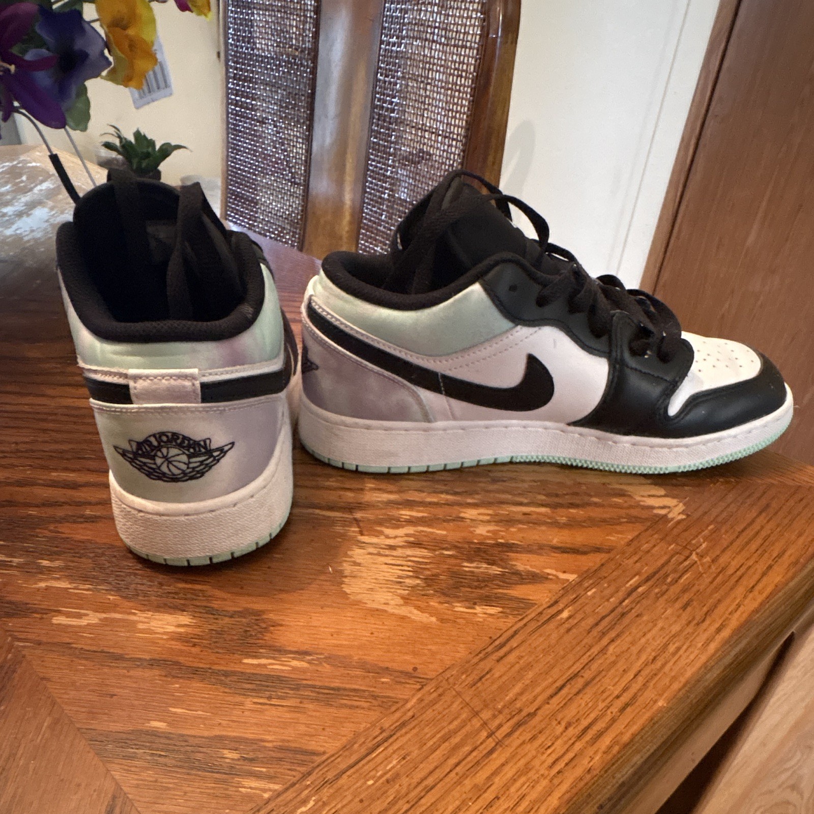 Jordan Air Jordan 1 Low Black/White Leather Kids Sneaker US 7Y DQ2514-100