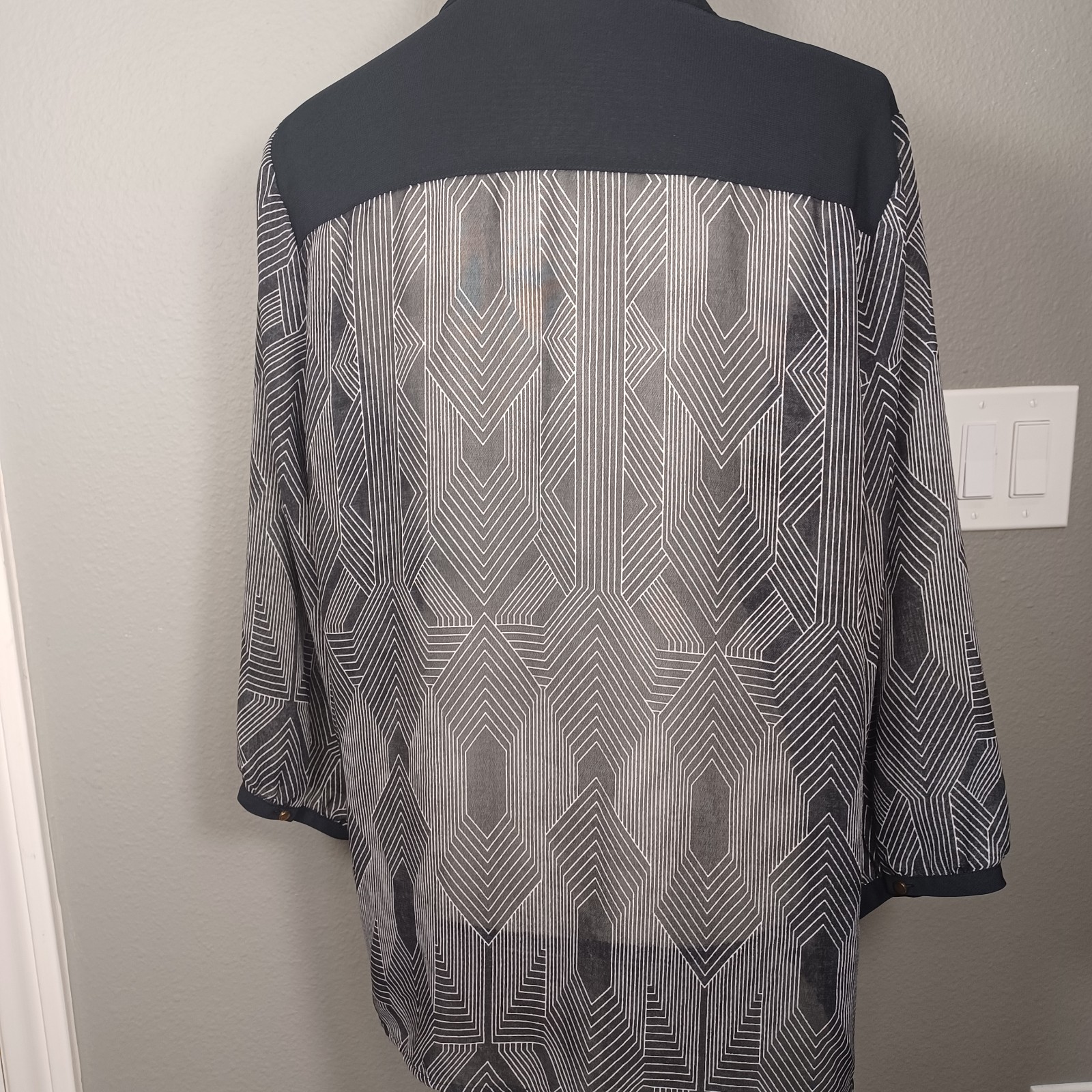 Coldwater Creek Women’s Blouse Large 14 Black White Sheer Geometric 3/4 Sleeve