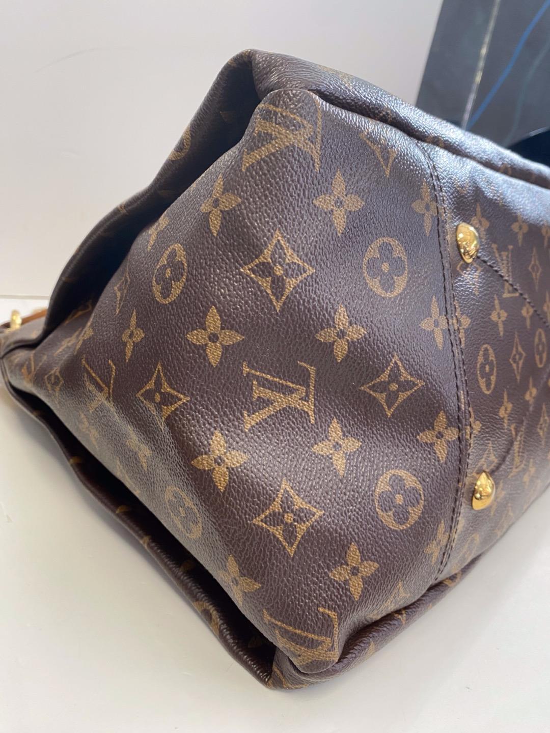 Authentic Louis Vuitton Monogram Artsy MM Shoulder Bag