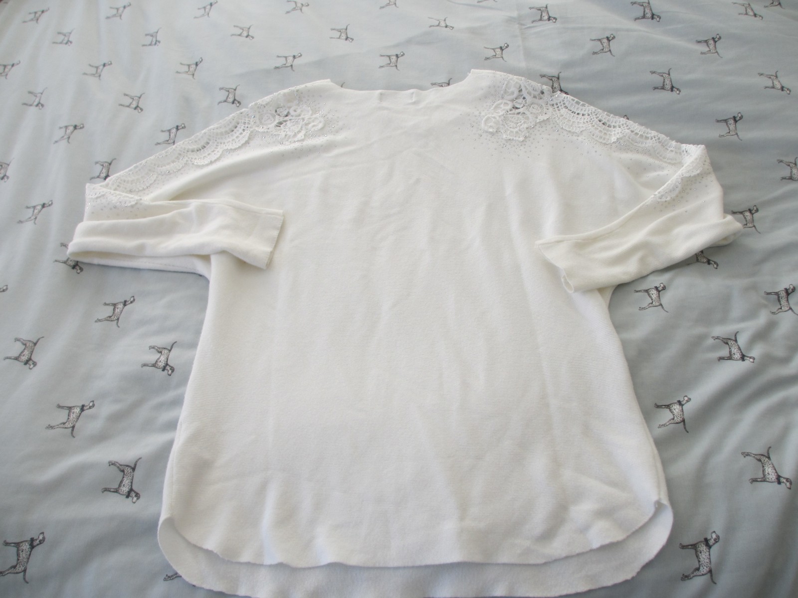 Quiz cream batwing jumper. Lovely shoulder detail, sparkles. Size S. 10-12