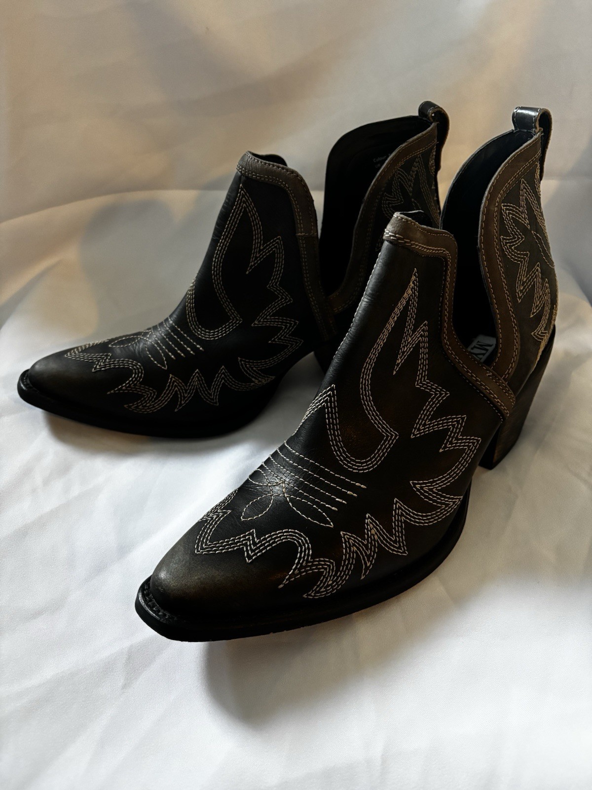 MYRA Black And Tan Distressed Booties Western Style Stitching Women’s Size US 10