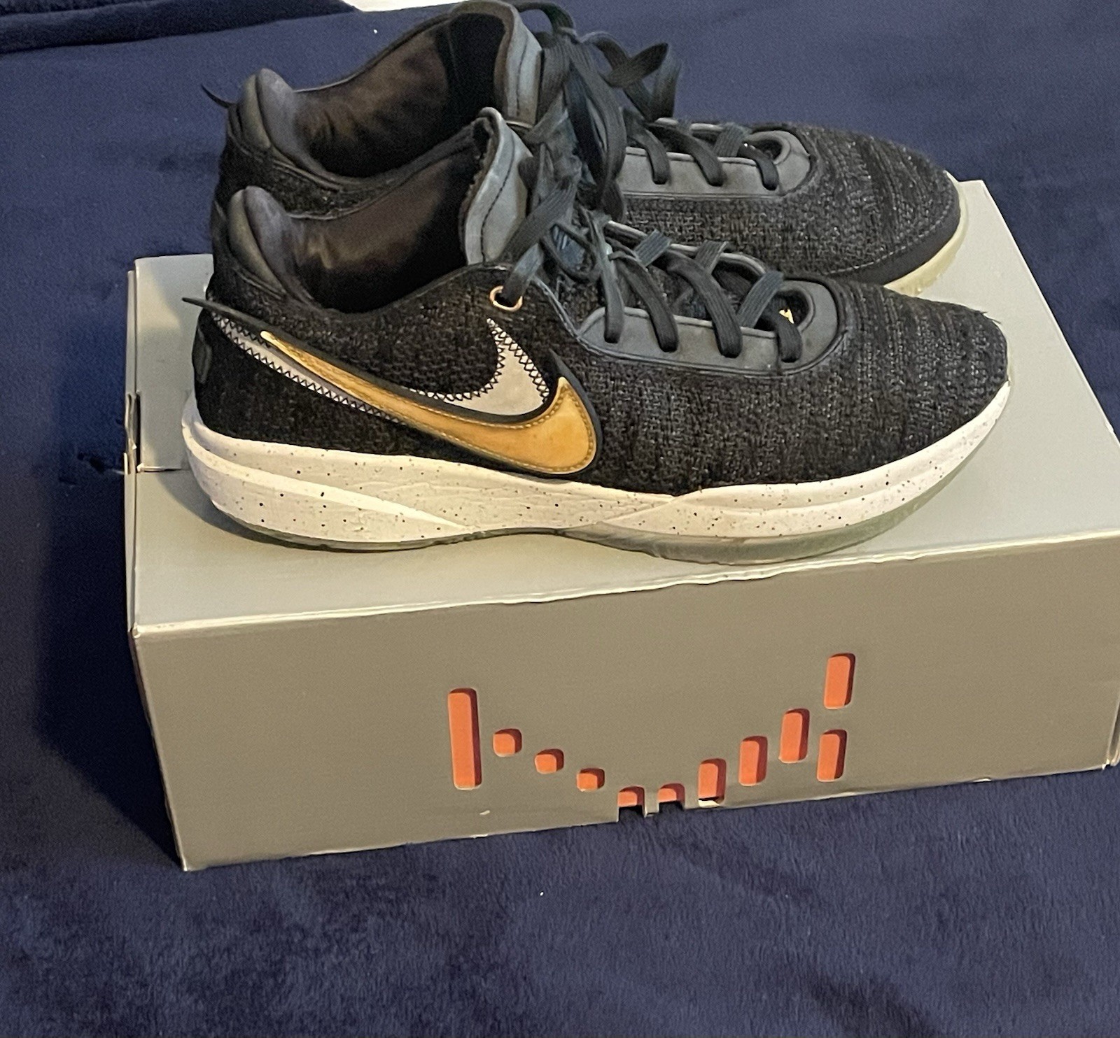 LeBron XX (Black/Metallic Gold-White) good condition