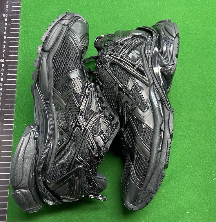 Balenciaga Runners Black