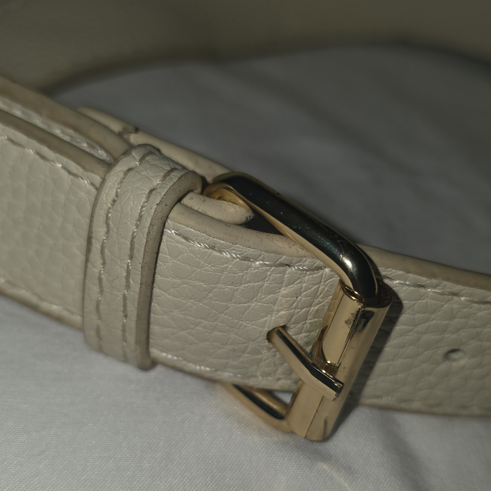 Steve Madden Women’s Small Beige Logo Crossbody Zip/Magnetic Chain Detach Strap
