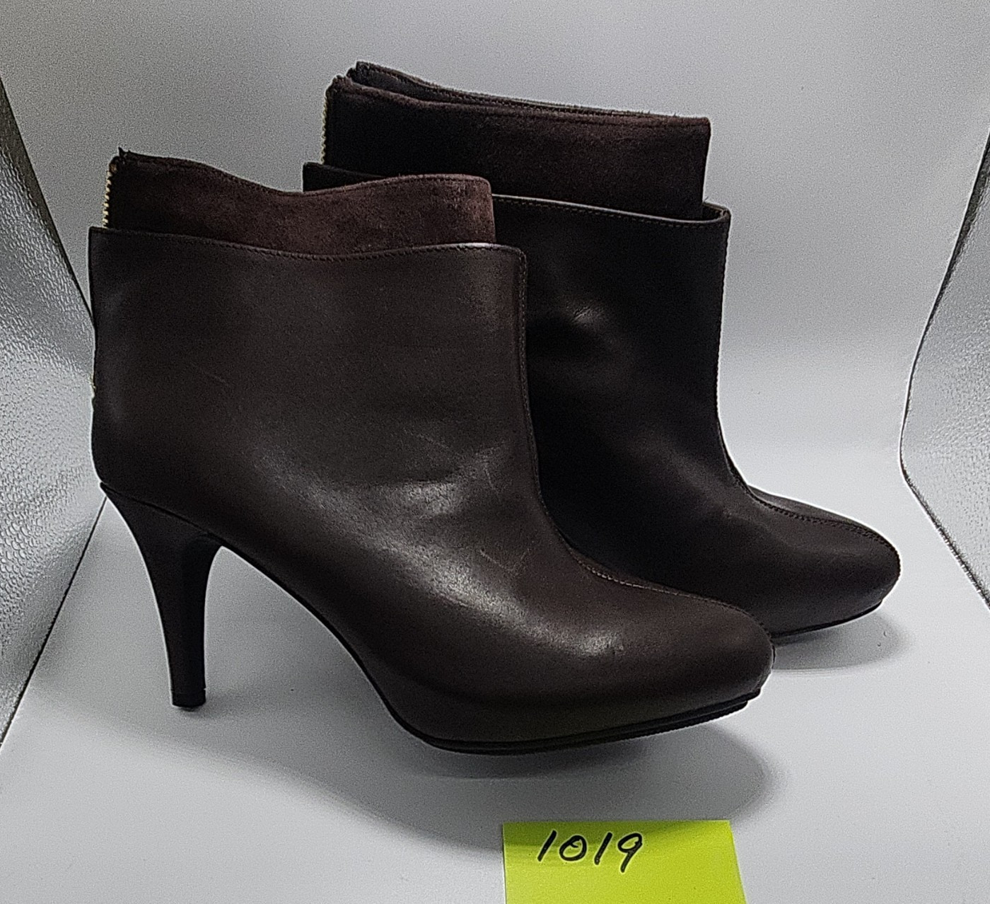 Me Too Women’s Brown Leather Ankle Bootie Boots Zip Round Toe US 7.5 EU 38