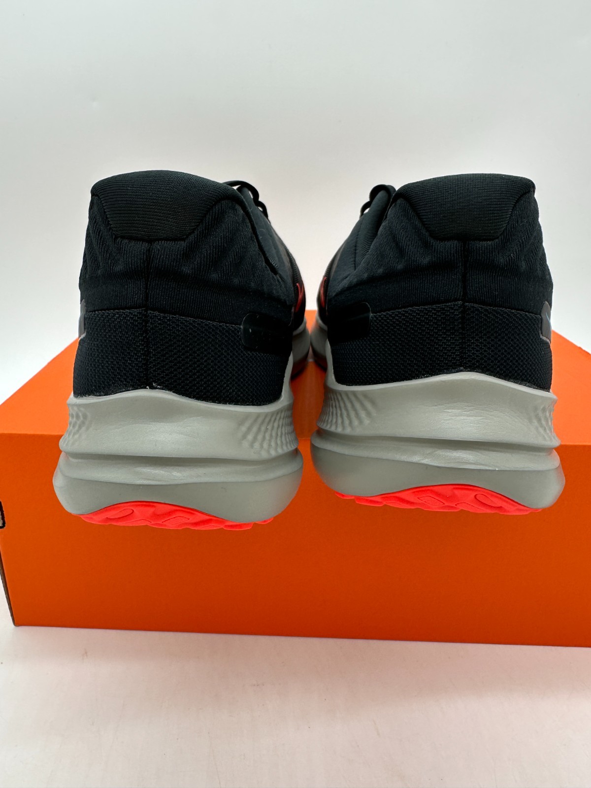 Nike Quest 5 Men’s Size 10 Black Orange Gym Training Athletic Shoes DD0204 005