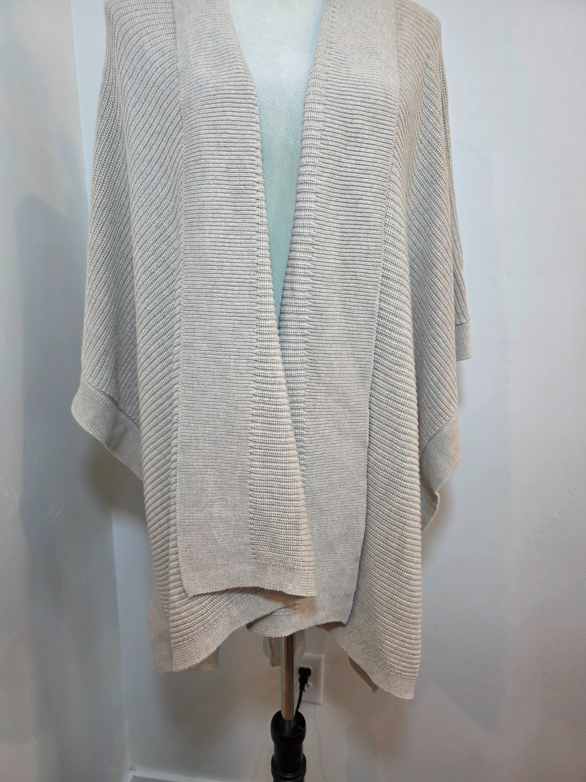 J. Jill Ruana Cape Poncho Sweater Beige One Size Neutral Cotton Blend Travel
