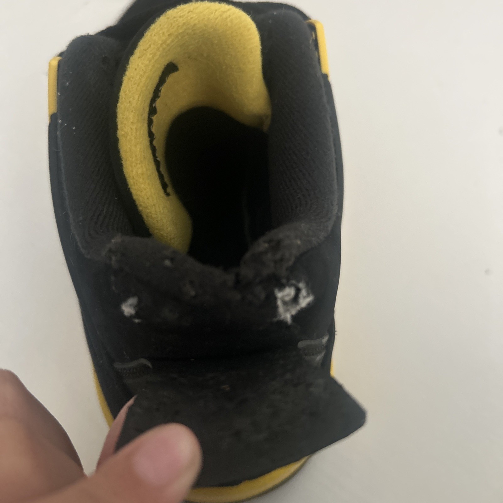 Size 7 – Jordan 4 Retro Mid Thunder
