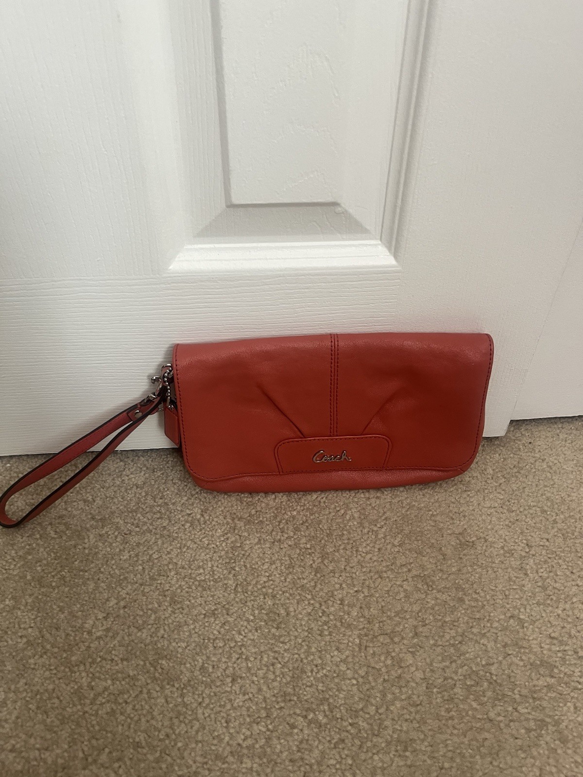 Coach coral Women’s Wristlet Wallet Clutch Logo Zipper Wrist Strap Card Slots