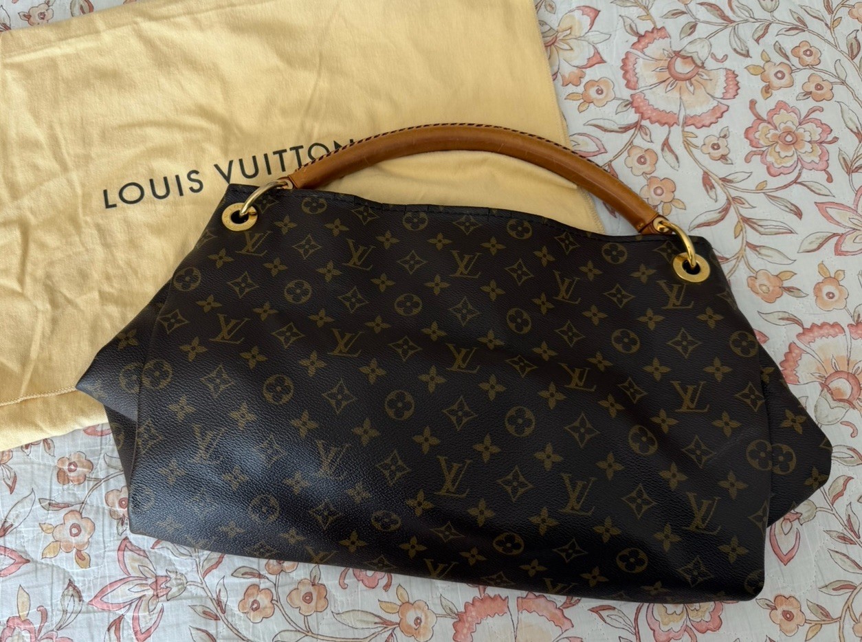 Authentic Louis Vuitton Artsy Monogram MM