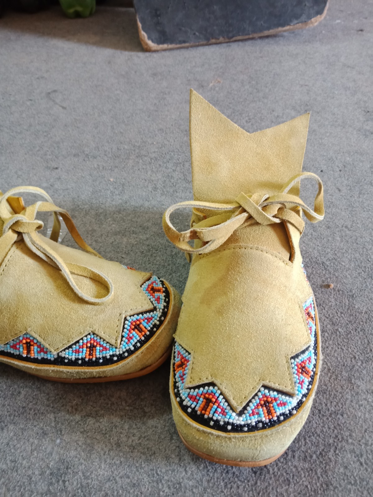 Red Beaded Leather Fringe Boho Moccasins Minnetonka Suede Flat