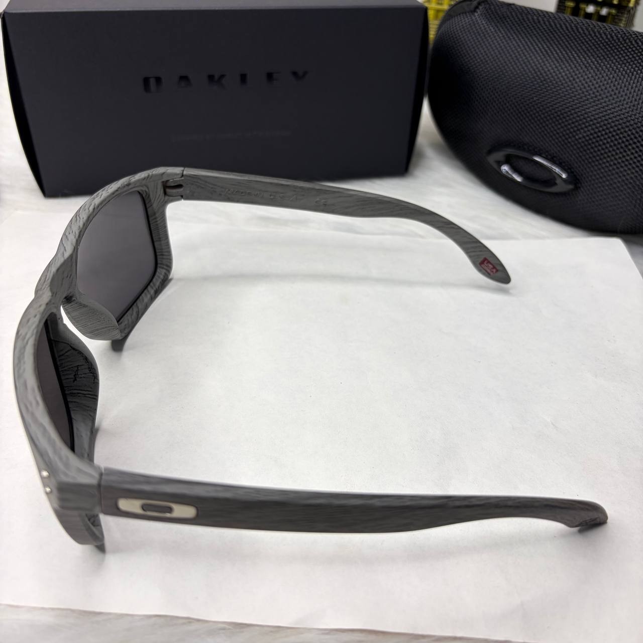 Oakley Holbrook Polarized Sunglasses Gray Woodgrain Frame Silver Mirror Lens