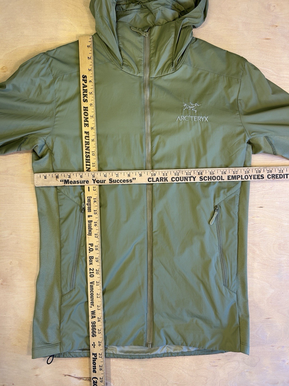 Arc’teryx Atom SL Hoody Jacket Olive Pale Green Men’s Size Small Mint Condition