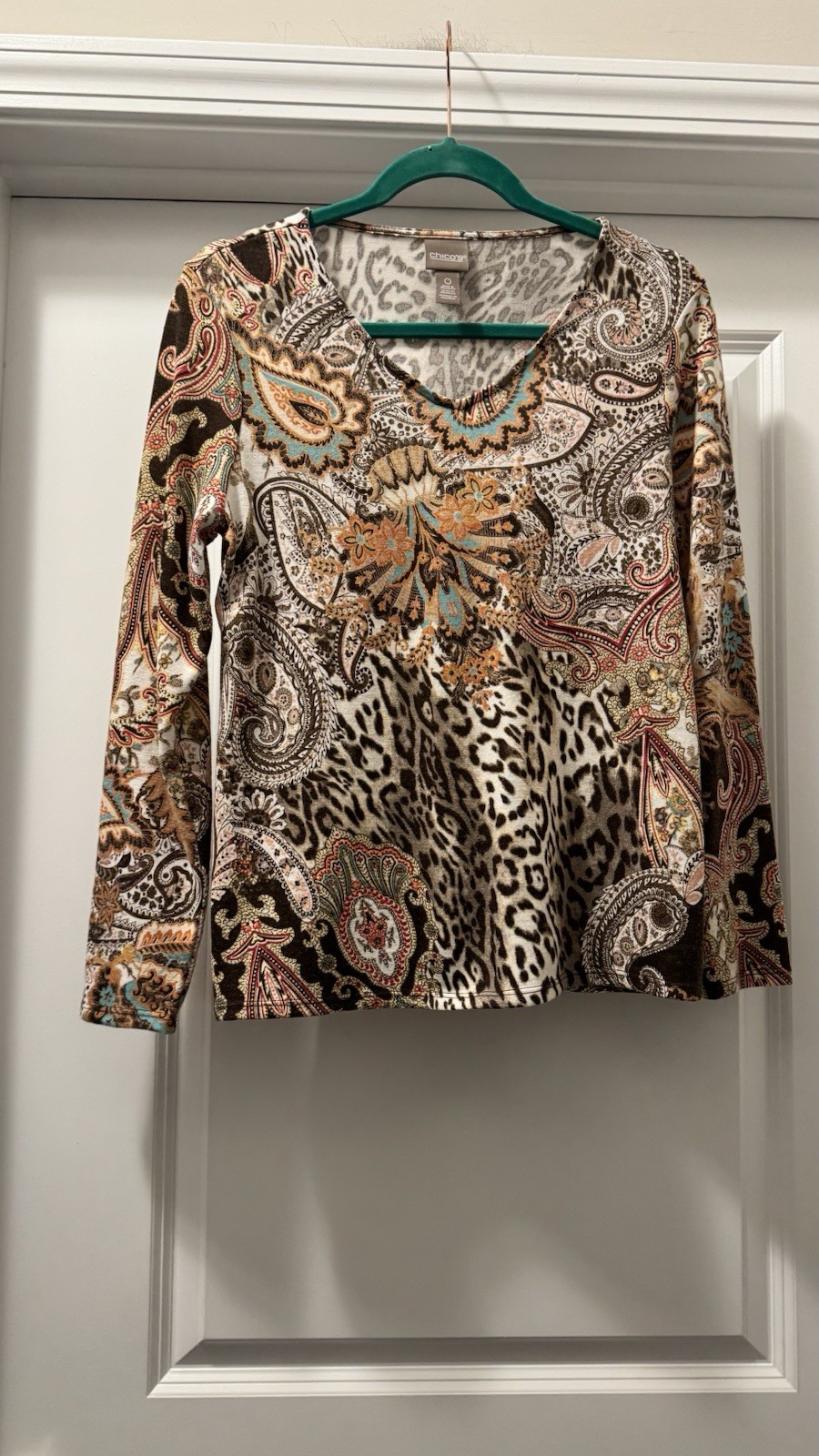 CHICO’S Tan Beige Black Orange Gold Patterned Animal Sweater Size 0. Small