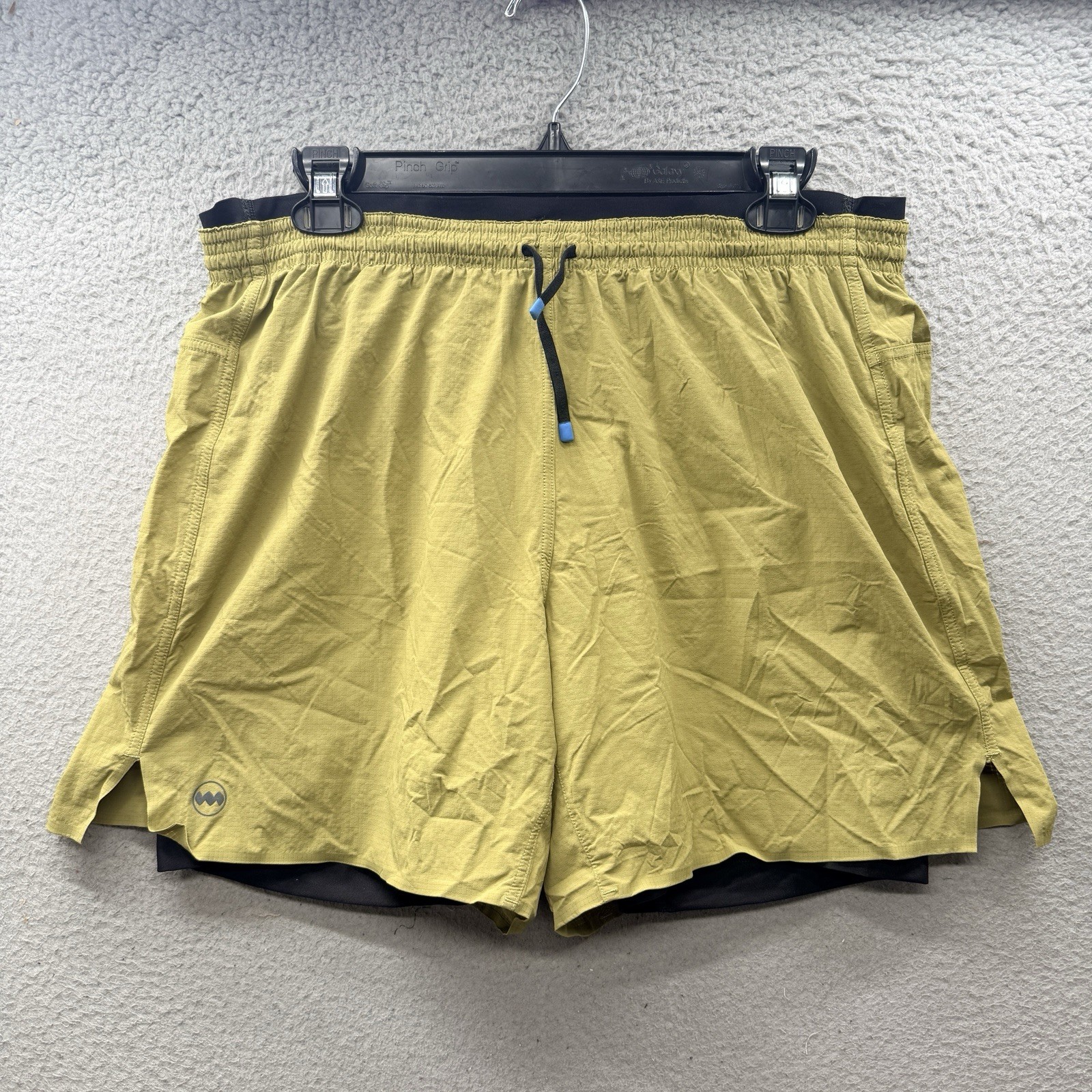 Janji Men’s AFO Vent Multi Athletic Pull On Shorts 6” Mustard Yellow Size L