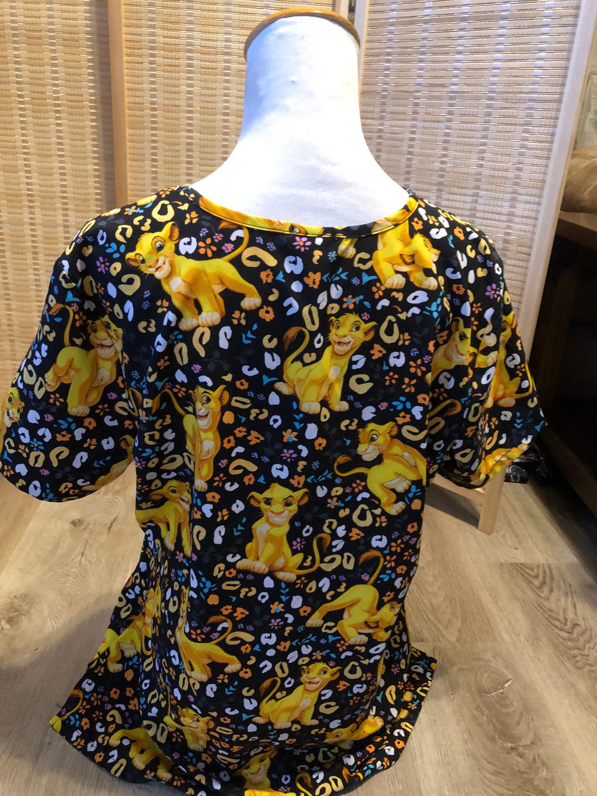 Disney The Lion King Simba Scrubs Scrub Top Polyester Large L (H875)