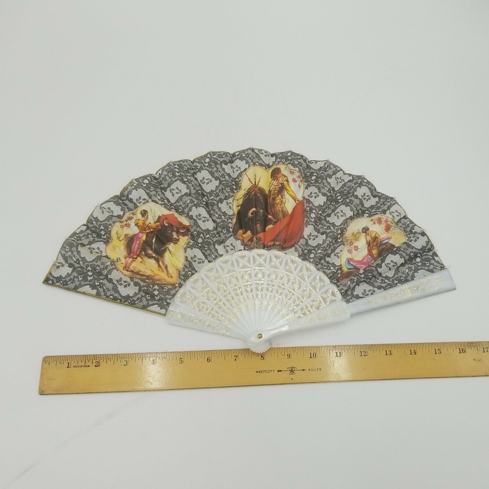 Spanish Style Lace Print Fabric Plastic Handle Bull Fighting Vintage Folding Fan