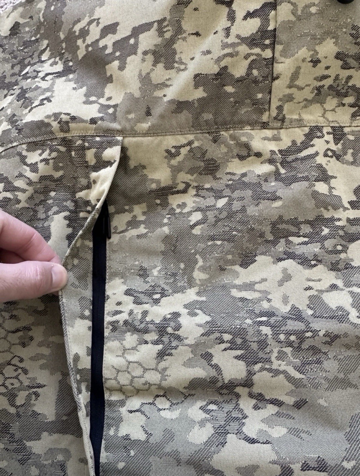 Nike Tech Woven CORDURA Jacket Camo Olive Black IF8494-276 – Men’s Size Medium