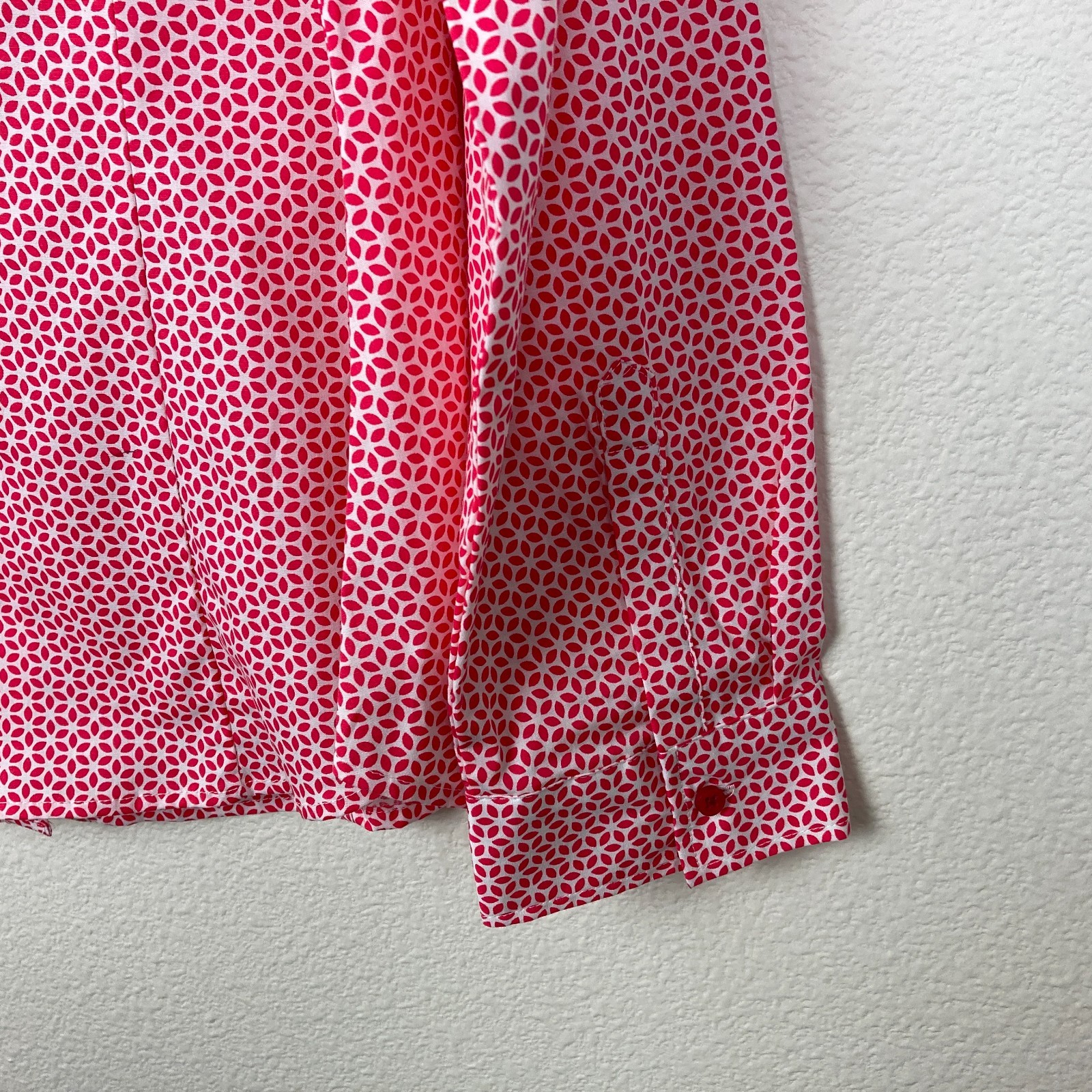 Covington Essentials Women’s Button Front Blouse Size L Pink Geometric Fitted