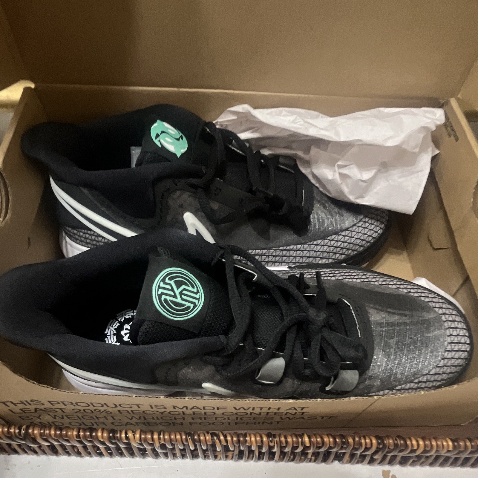 Nike Kyrie 8 GO GS Boys Basketball Shoes Black/Gray/Light Mint US 6Y