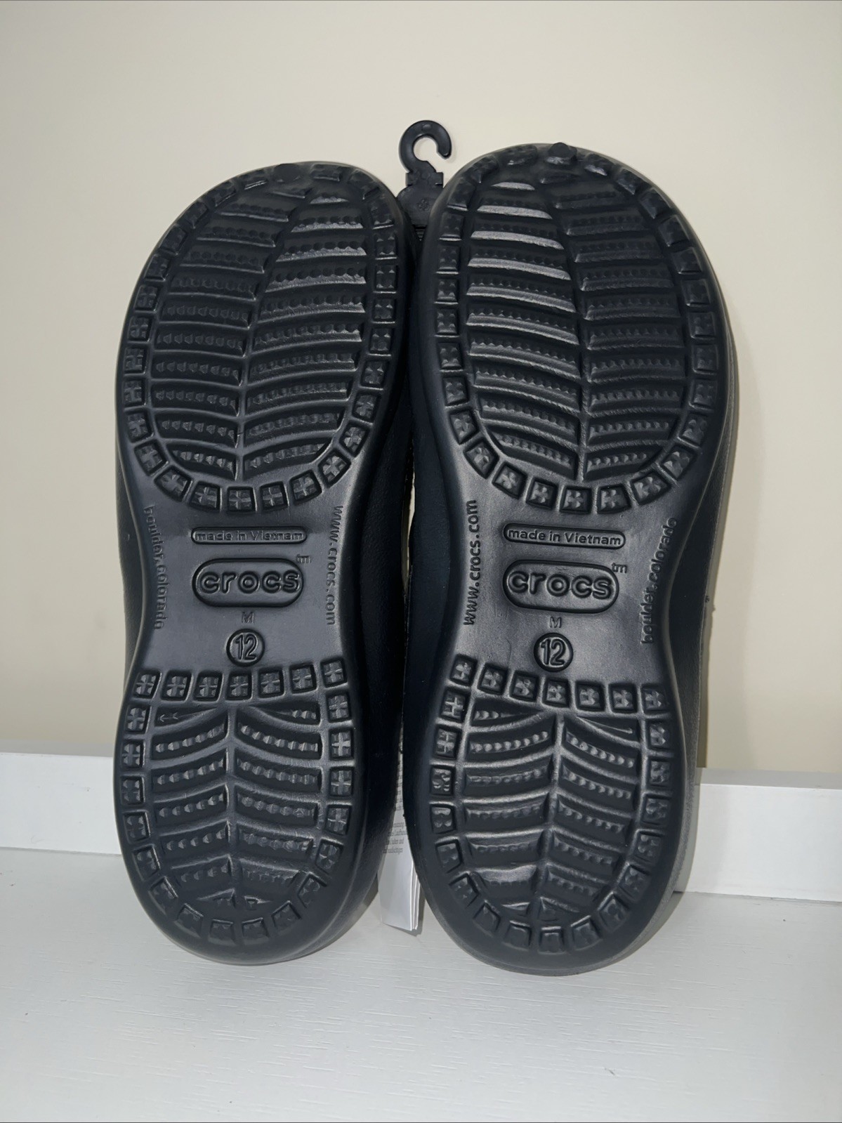 CROCS Sandals Black Athens Comfort Squish Men’s size 12 Gray footbeds NEW