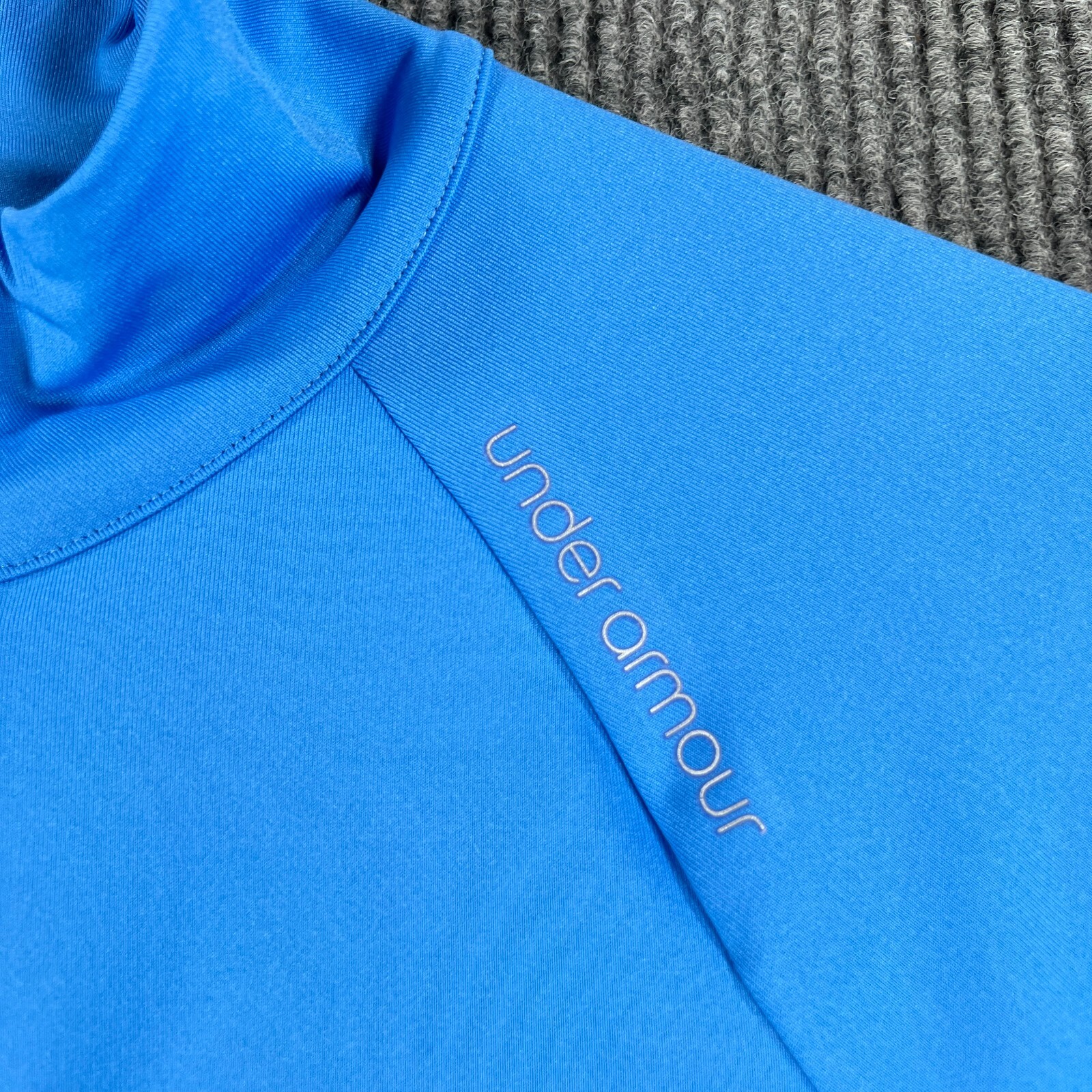 Under Armour Shirt Womens Medium Blue Long Sleeve Full Zip Mock Neck All Seasons