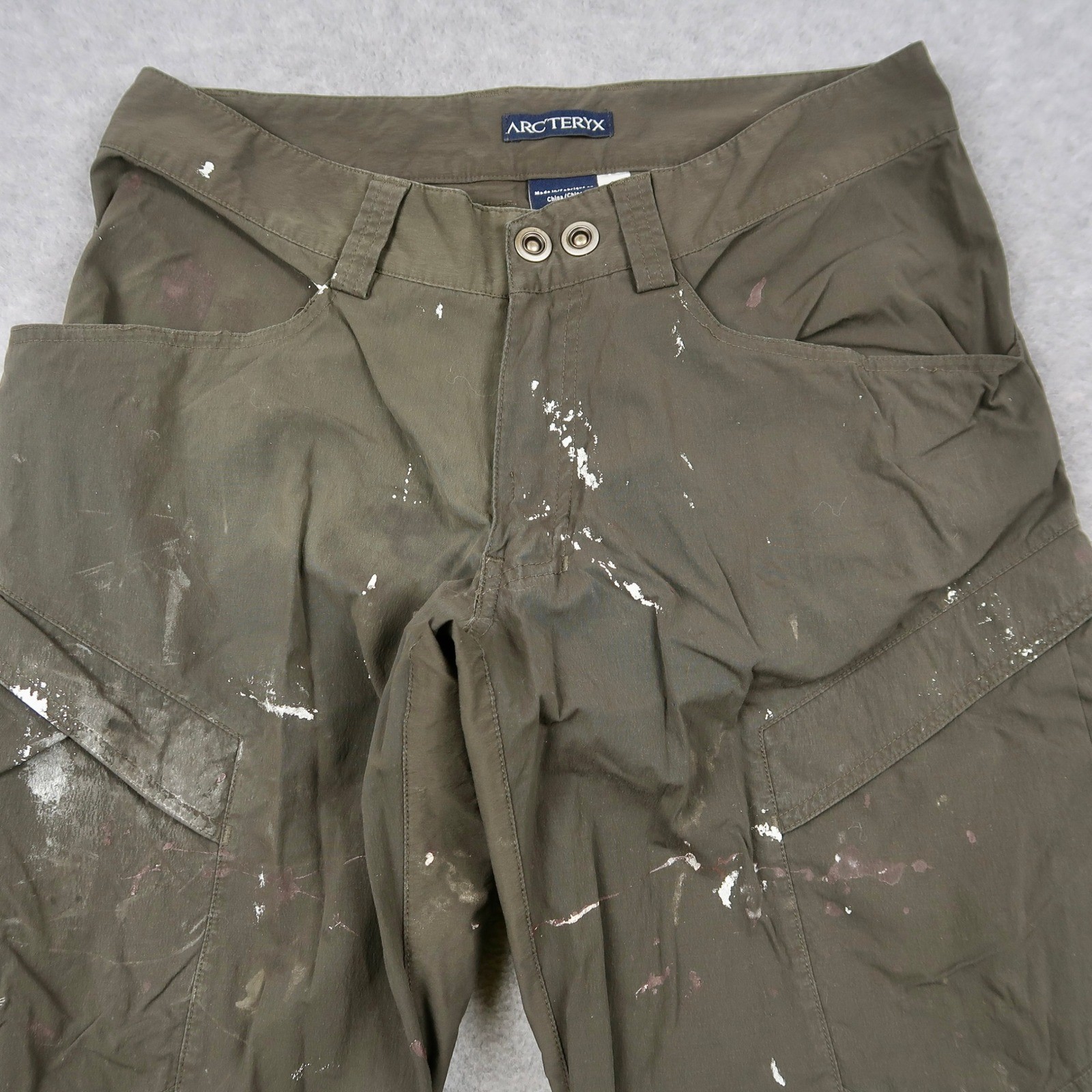 Arcteryx Mens Cargo Pants Size 30 Olive Green Distressed Paint Splatter Outdoor